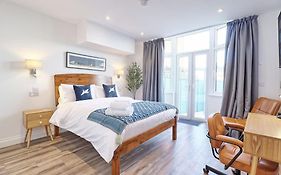 Coastal Nest - Premium Flat,3 Minutes To The Beach